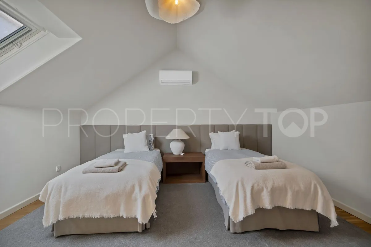 Villa for sale in Marbella - Puerto Banus with 7 bedrooms