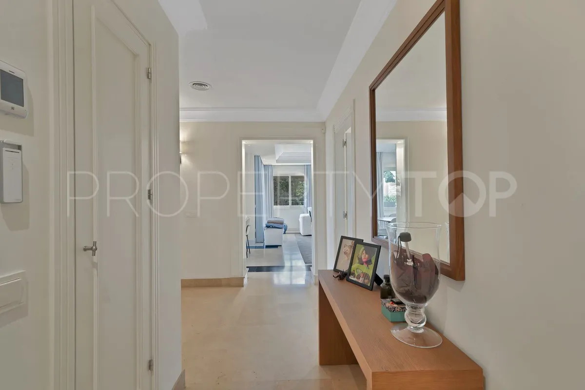 Villa for sale in Marbella - Puerto Banus with 7 bedrooms