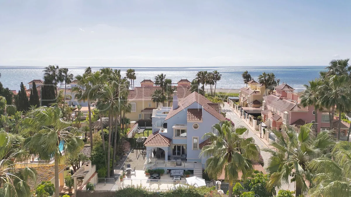 Villa for sale in Marbella - Puerto Banus with 7 bedrooms