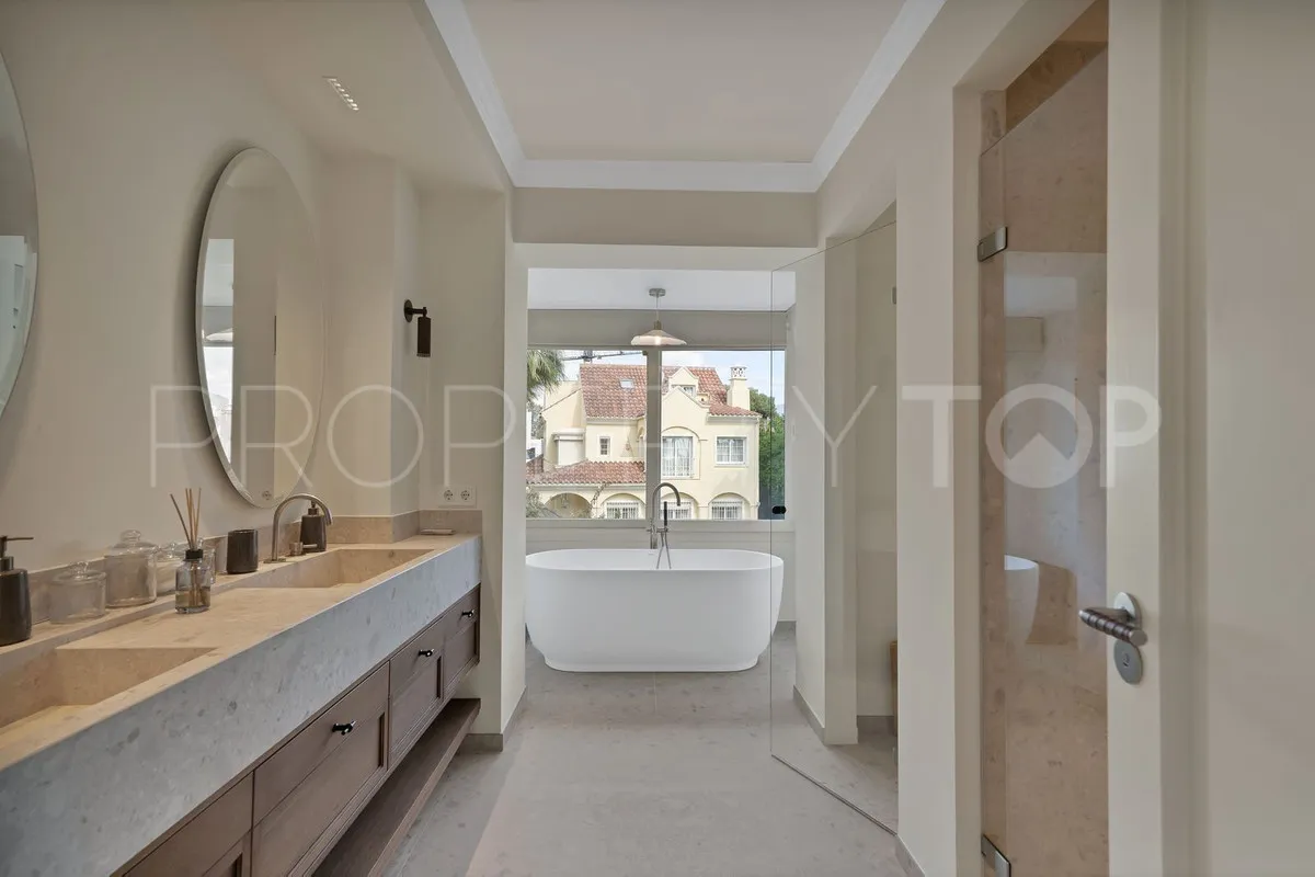 Villa for sale in Marbella - Puerto Banus with 7 bedrooms