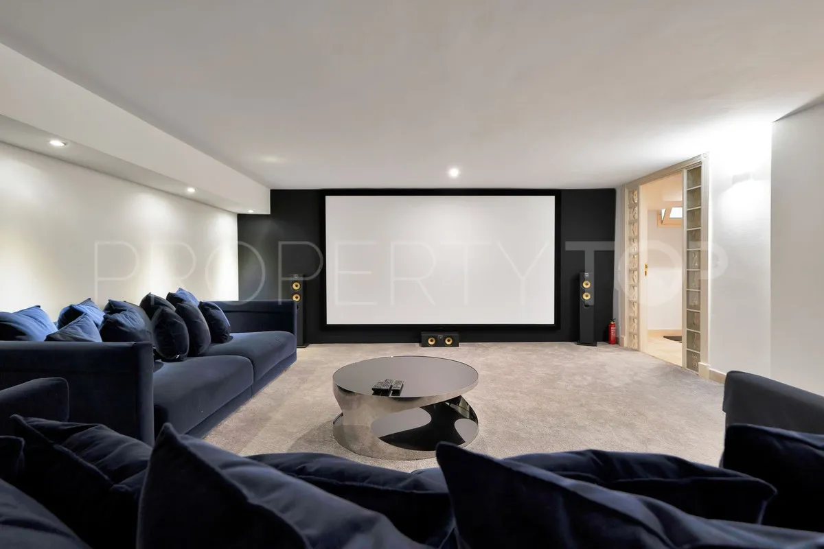 Villa for sale in Marbella - Puerto Banus with 7 bedrooms
