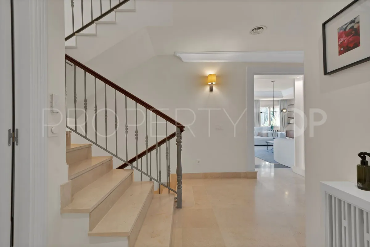 Villa for sale in Marbella - Puerto Banus with 7 bedrooms