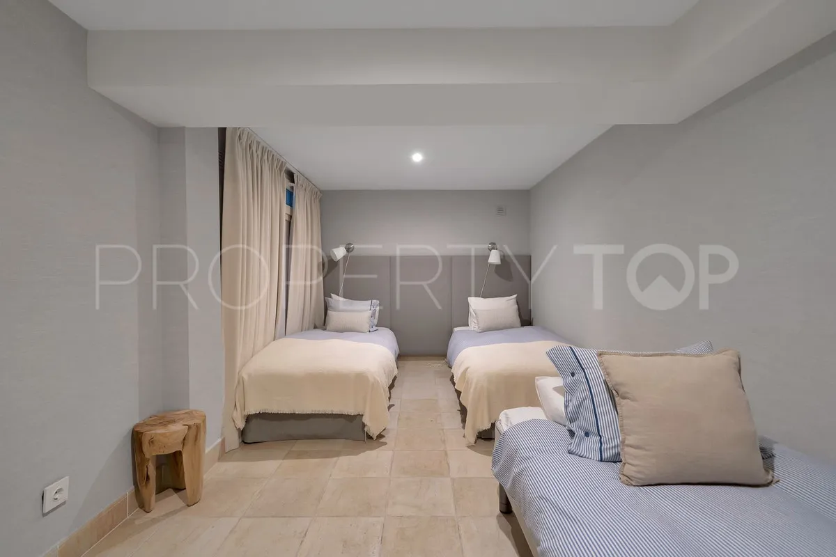 Villa for sale in Marbella - Puerto Banus with 7 bedrooms