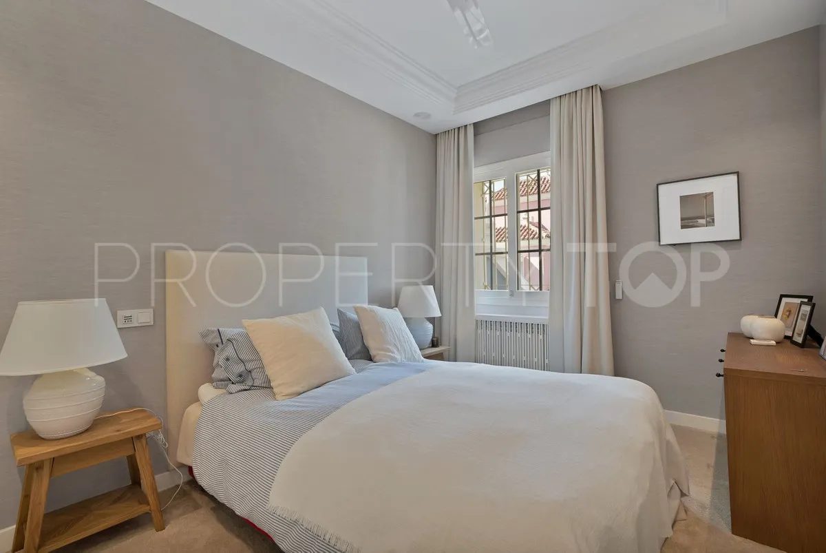 Villa for sale in Marbella - Puerto Banus with 7 bedrooms