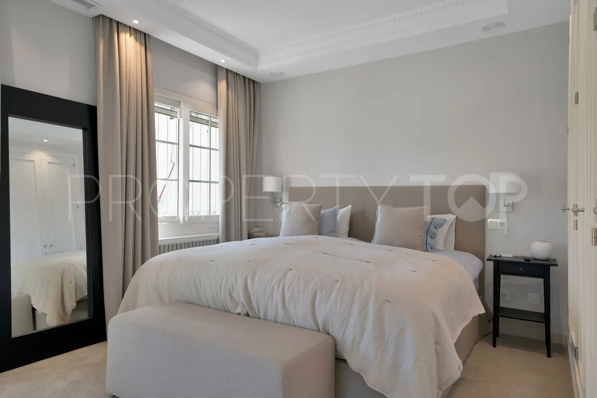 Villa for sale in Marbella - Puerto Banus with 7 bedrooms