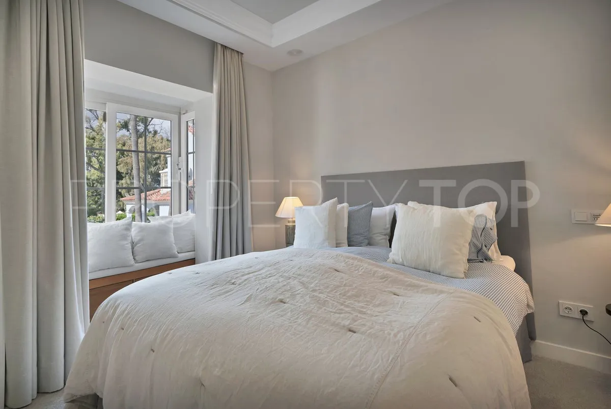Villa for sale in Marbella - Puerto Banus with 7 bedrooms