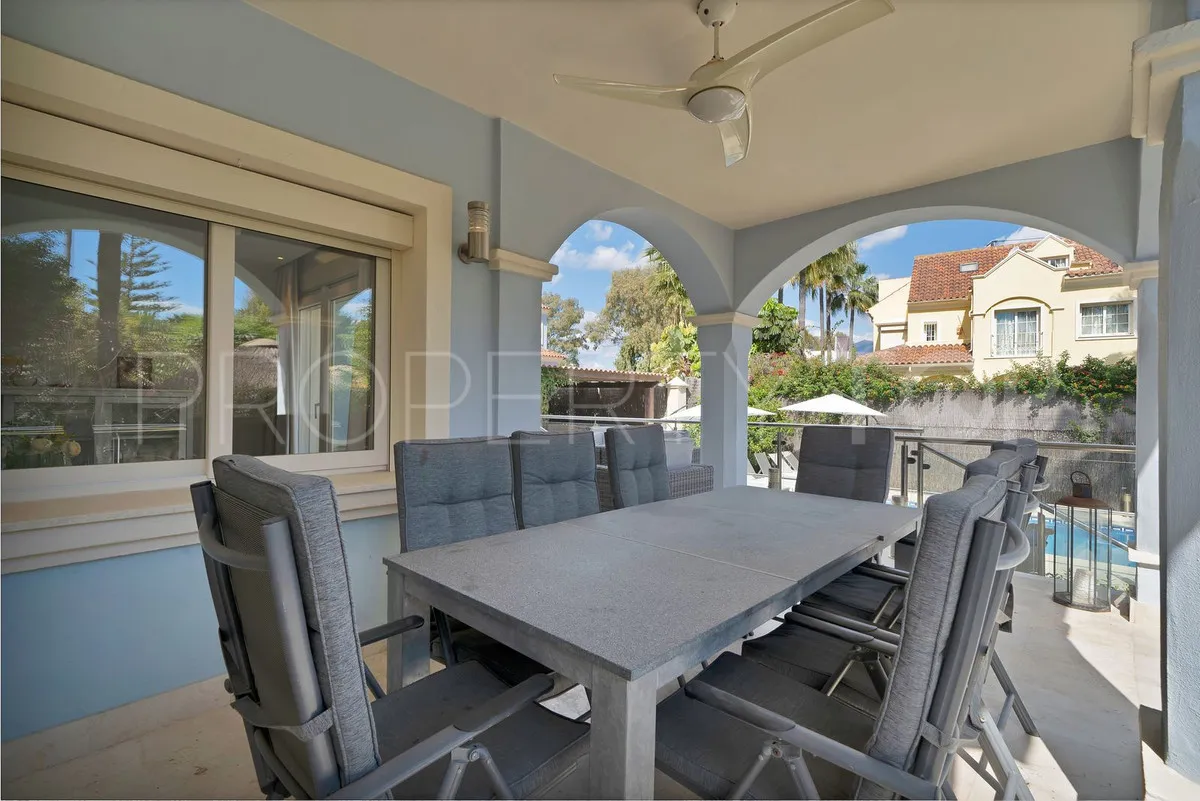 Villa for sale in Marbella - Puerto Banus with 7 bedrooms