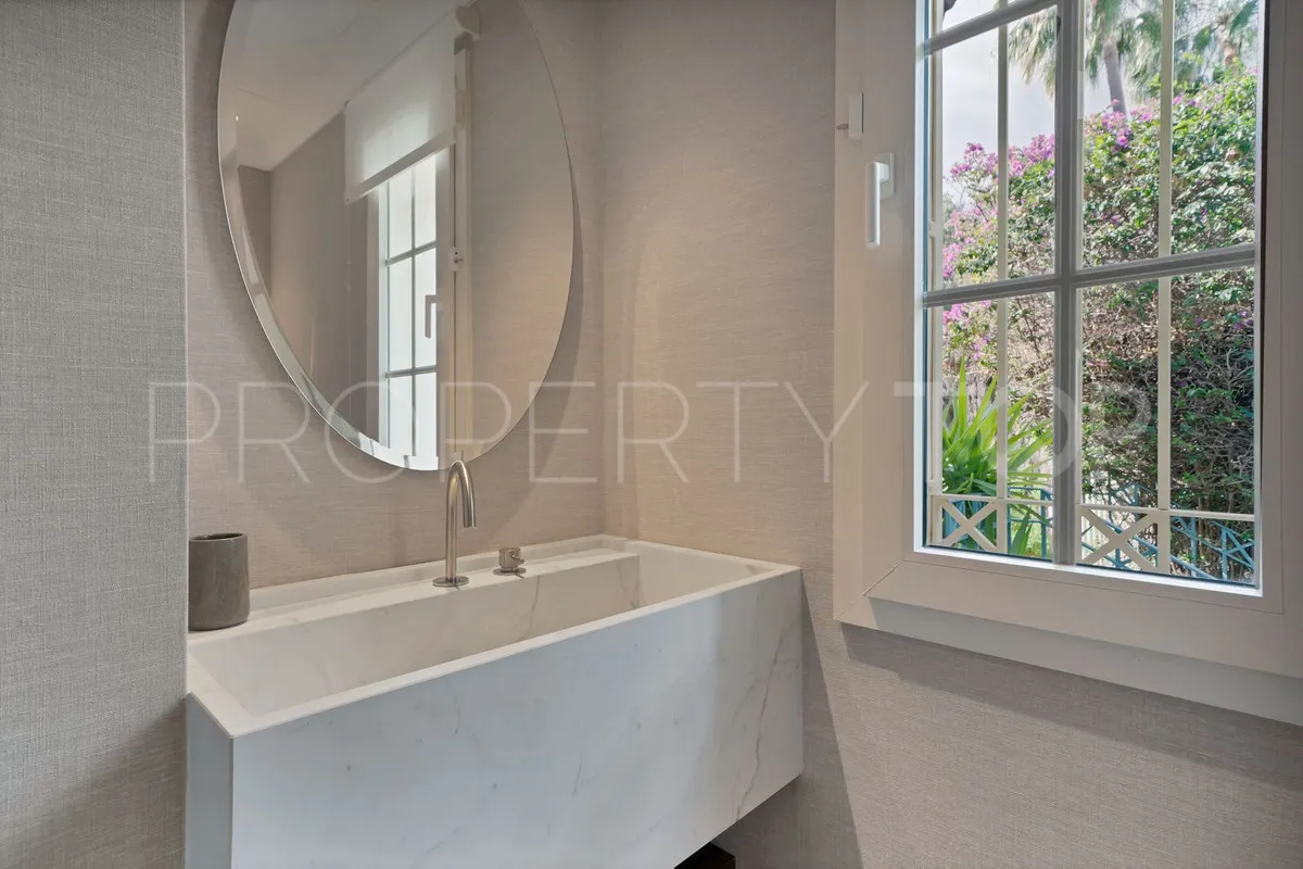 Villa for sale in Marbella - Puerto Banus with 7 bedrooms
