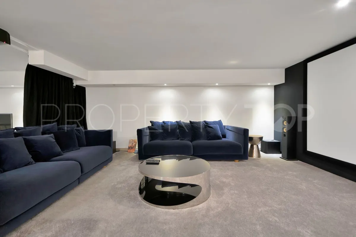 Villa for sale in Marbella - Puerto Banus with 7 bedrooms