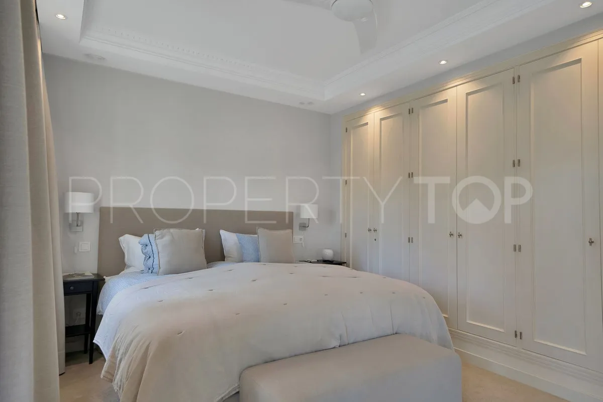 Villa for sale in Marbella - Puerto Banus with 7 bedrooms