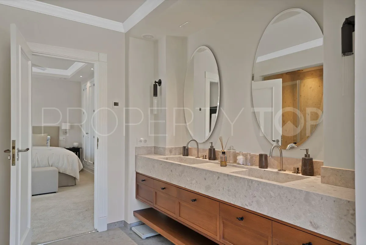 Villa for sale in Marbella - Puerto Banus with 7 bedrooms