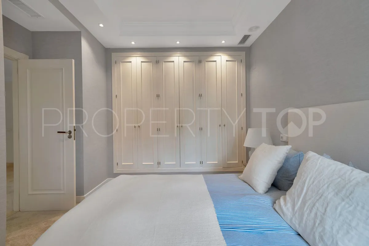 Villa for sale in Marbella - Puerto Banus with 7 bedrooms