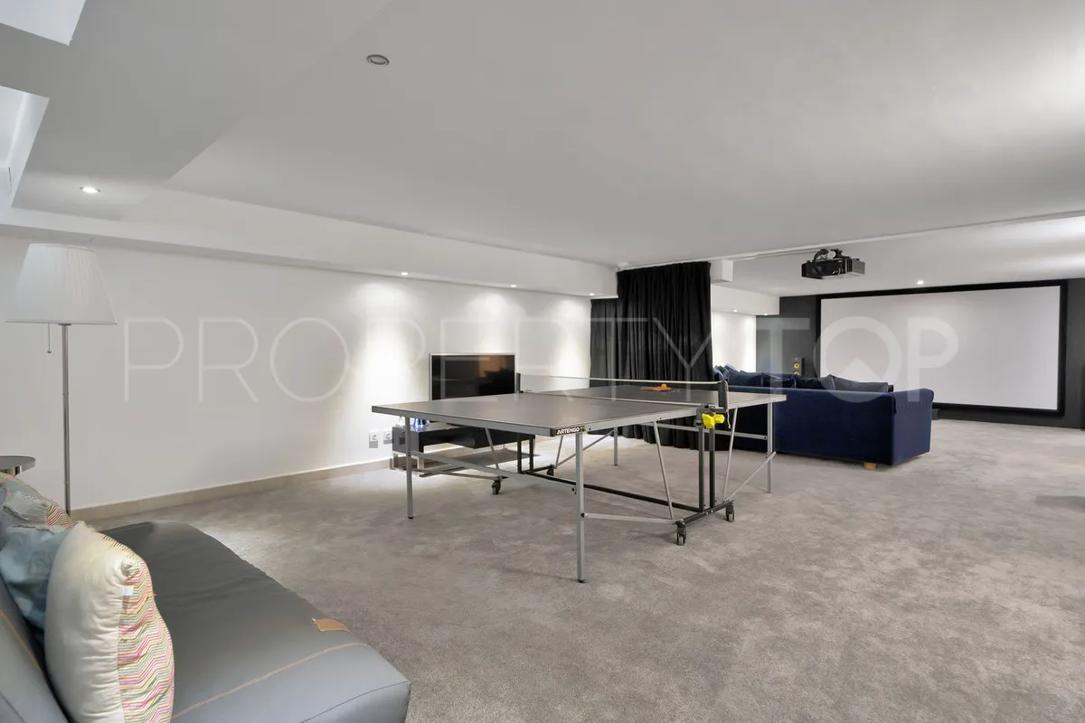 Villa for sale in Marbella - Puerto Banus with 7 bedrooms