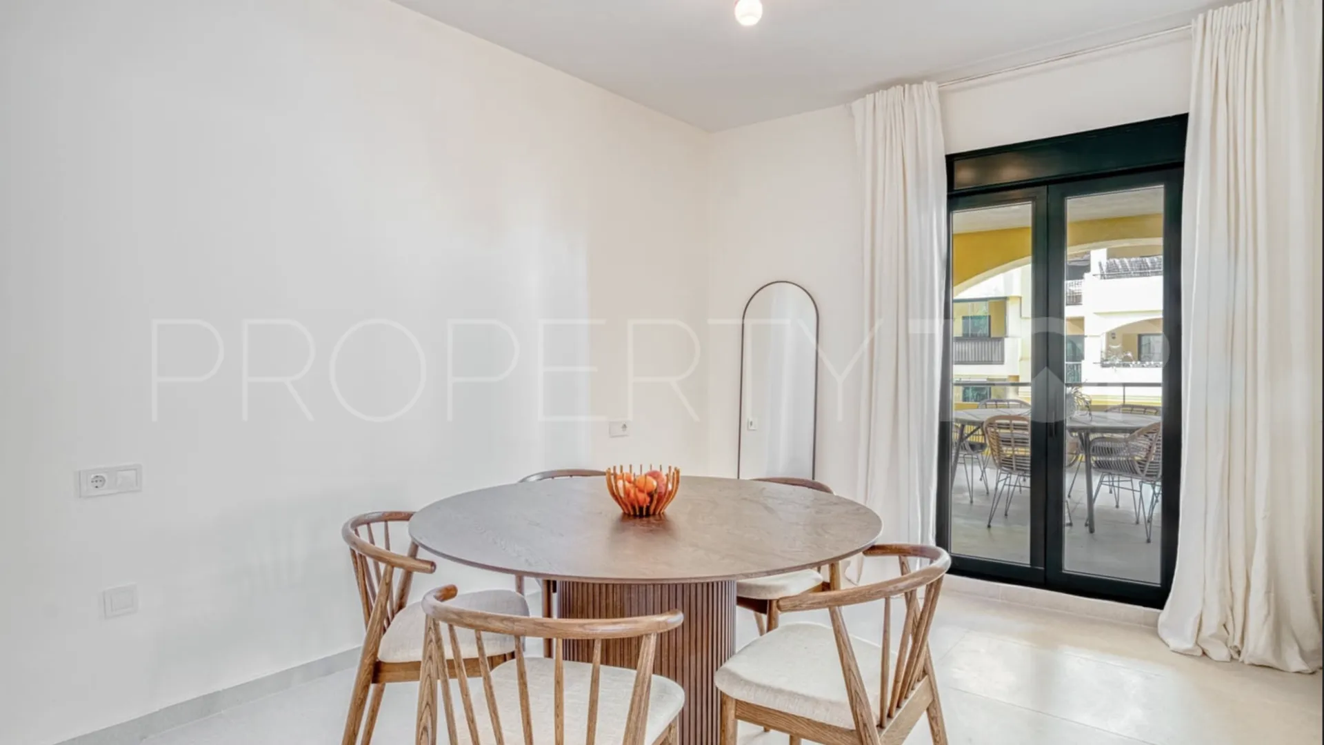 Se vende apartamento con 4 dormitorios en San Pedro de Alcantara