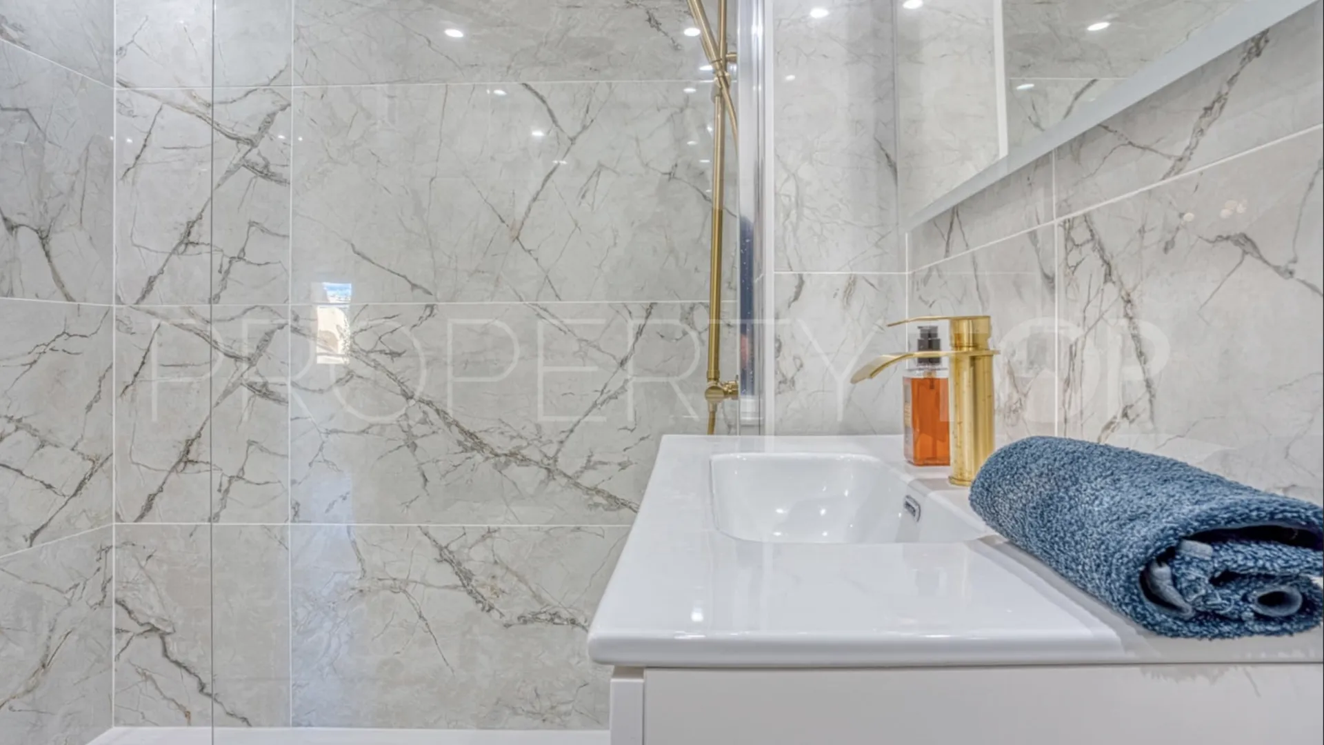 Se vende apartamento con 4 dormitorios en San Pedro de Alcantara