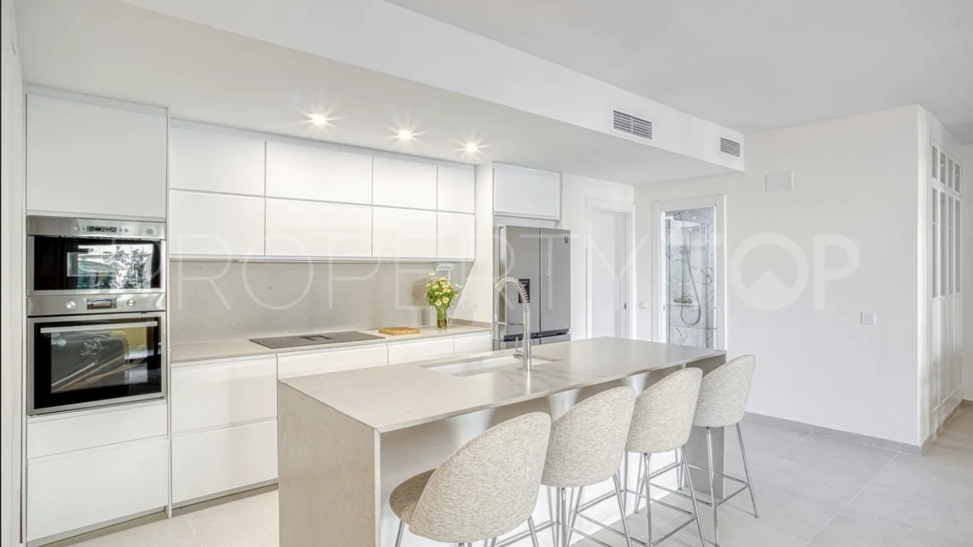 Se vende apartamento con 4 dormitorios en San Pedro de Alcantara