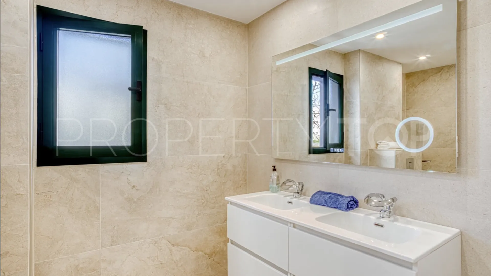 Se vende apartamento con 4 dormitorios en San Pedro de Alcantara
