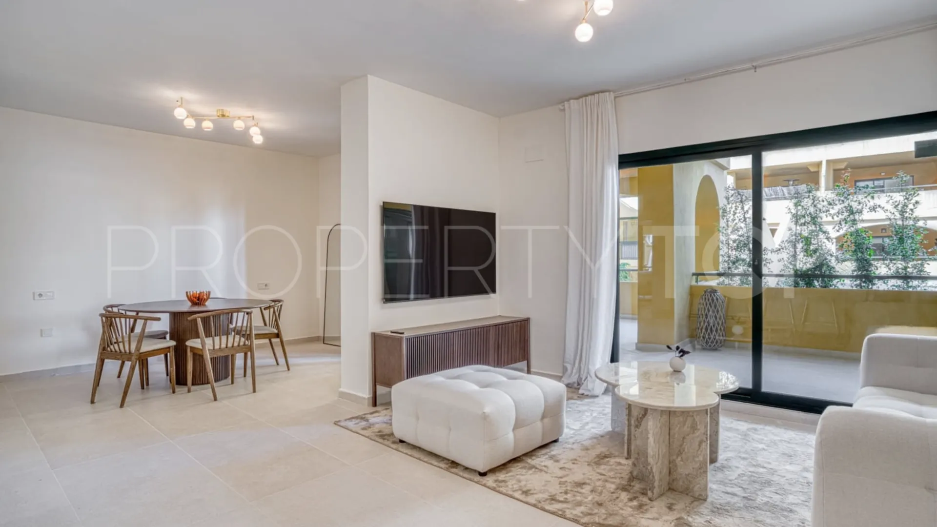 Se vende apartamento con 4 dormitorios en San Pedro de Alcantara