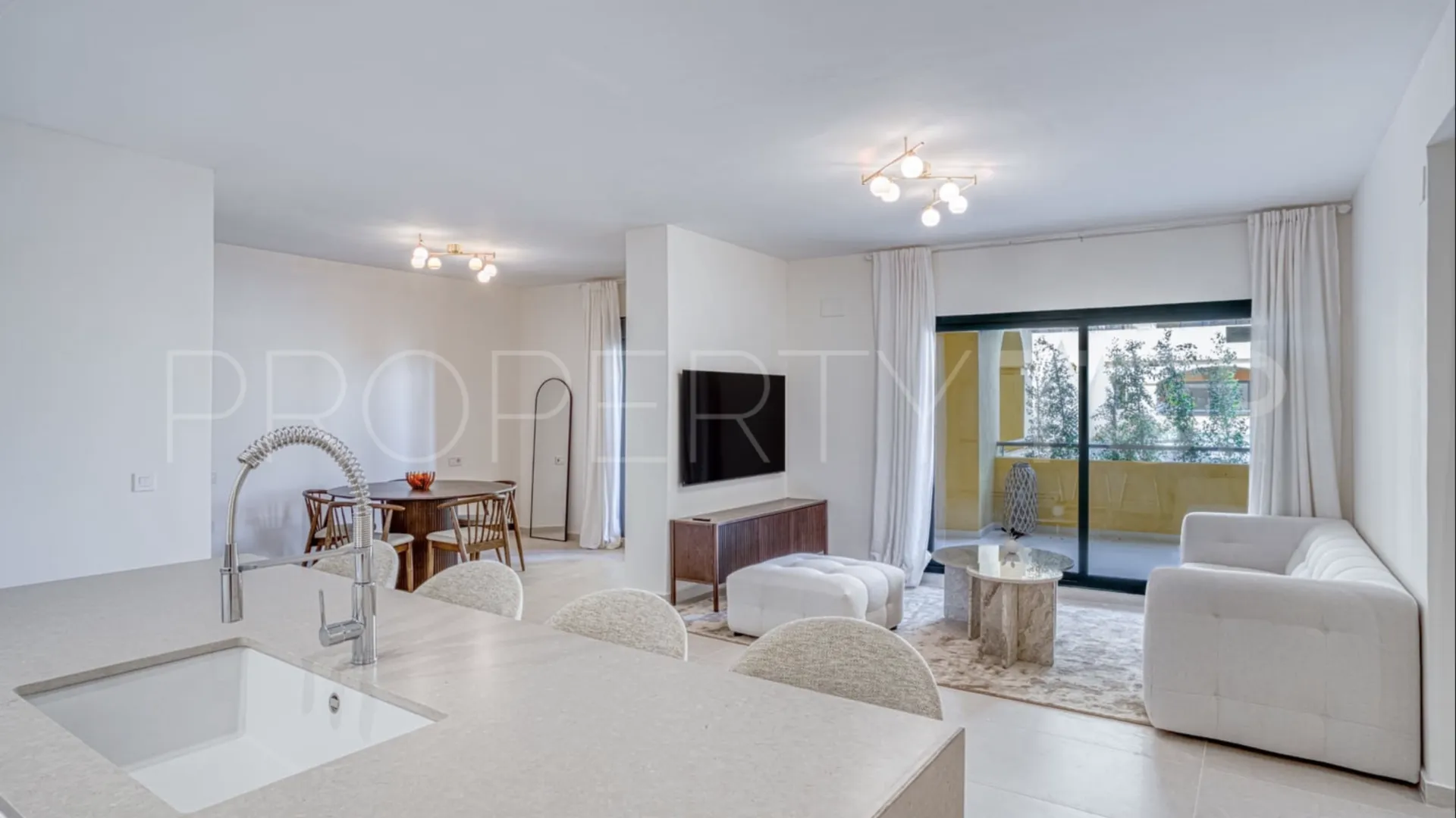 Se vende apartamento con 4 dormitorios en San Pedro de Alcantara