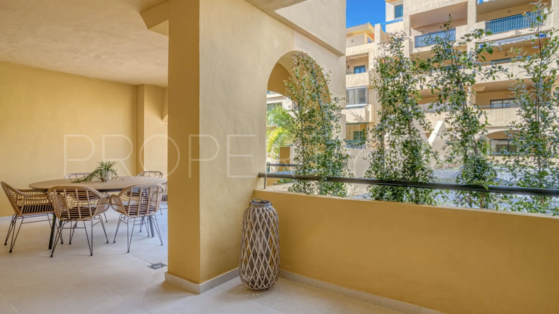 Se vende apartamento con 4 dormitorios en San Pedro de Alcantara