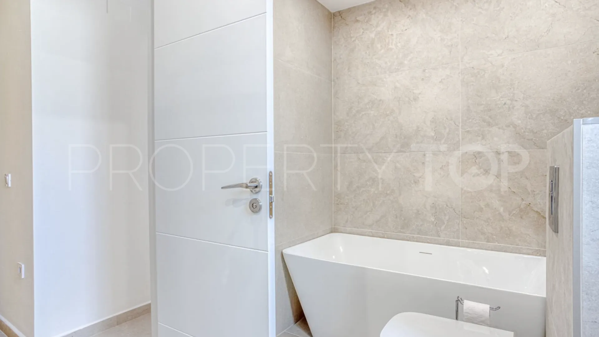 Se vende apartamento con 4 dormitorios en San Pedro de Alcantara