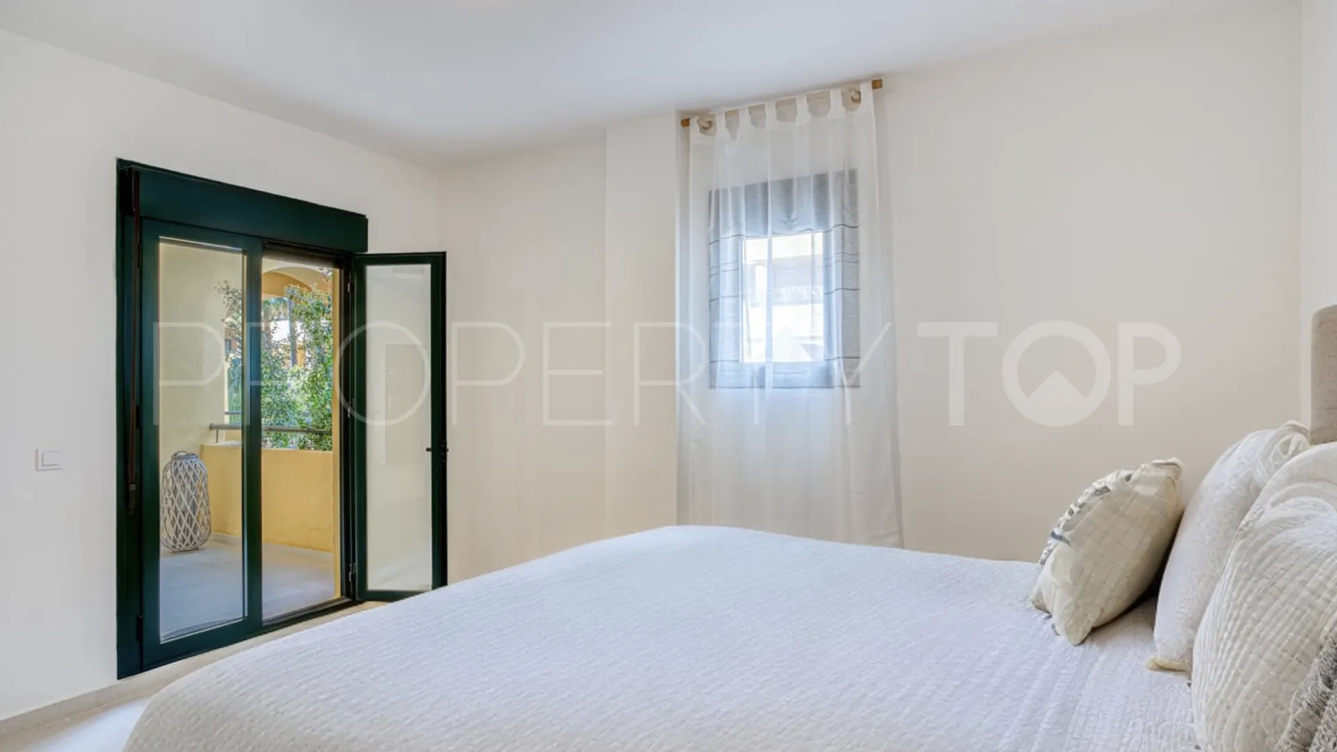 Se vende apartamento con 4 dormitorios en San Pedro de Alcantara