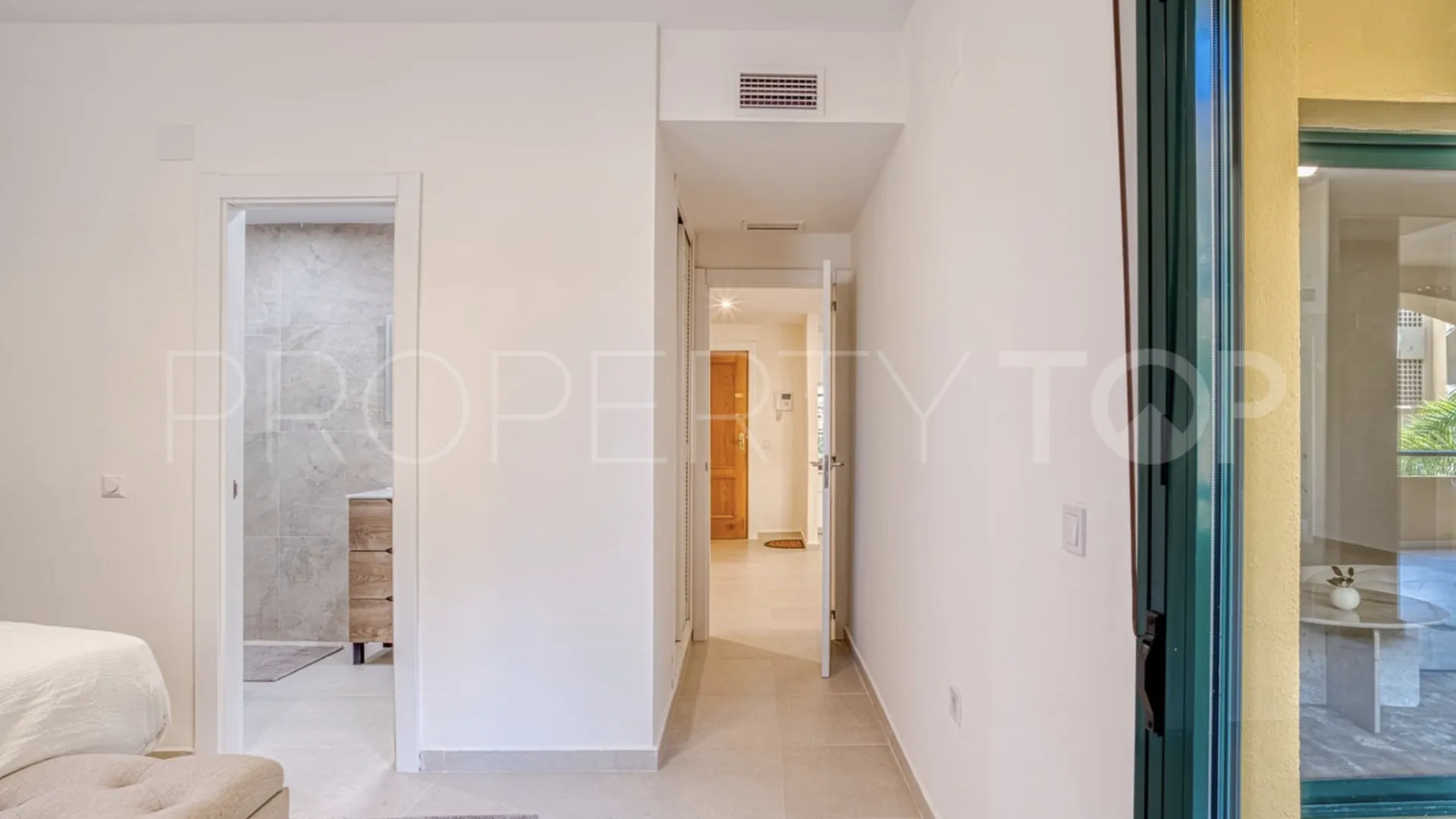 Se vende apartamento con 4 dormitorios en San Pedro de Alcantara