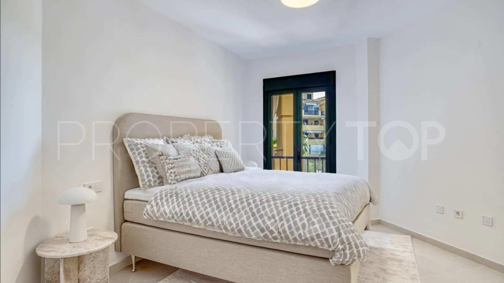 Se vende apartamento con 4 dormitorios en San Pedro de Alcantara