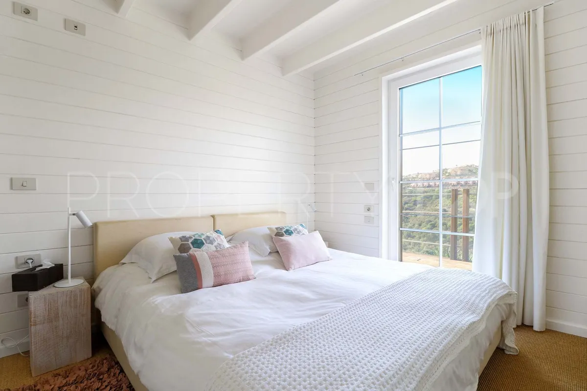 4 bedrooms villa for sale in Benahavis