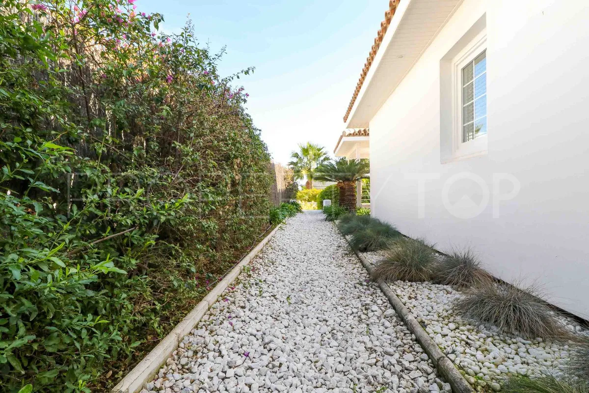 4 bedrooms villa for sale in Benahavis