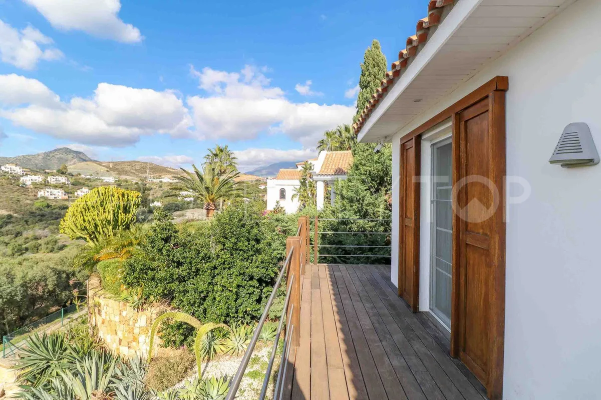 4 bedrooms villa for sale in Benahavis