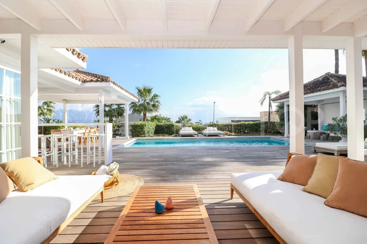4 bedrooms villa for sale in Benahavis