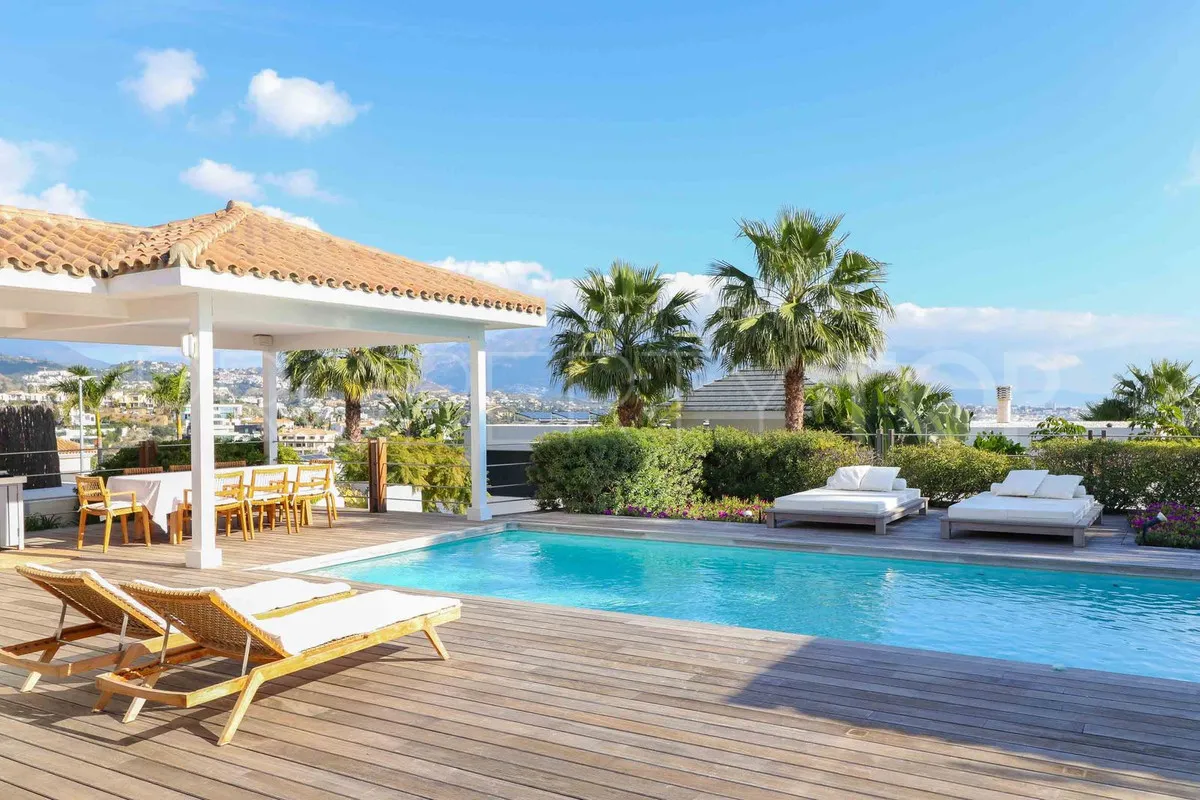 4 bedrooms villa for sale in Benahavis