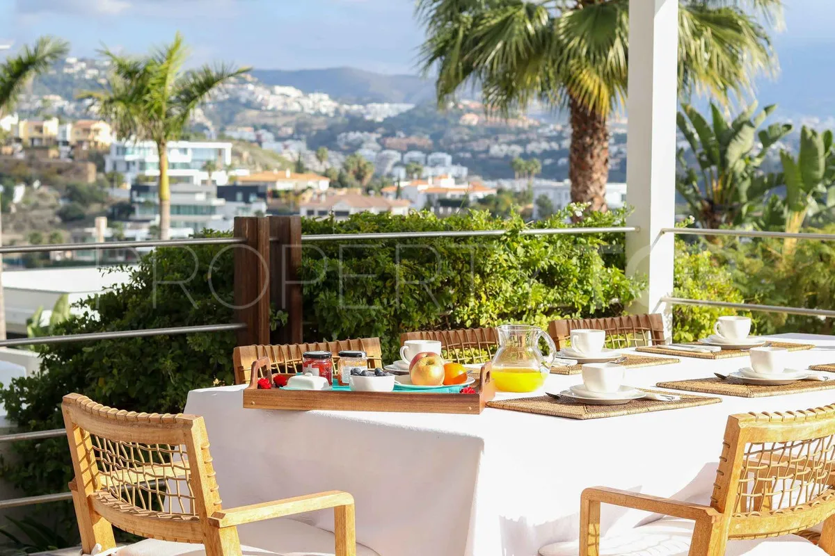 4 bedrooms villa for sale in Benahavis