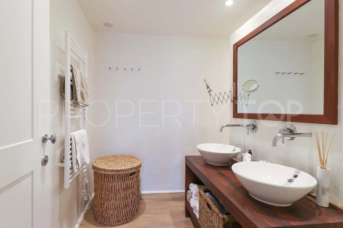 4 bedrooms villa for sale in Benahavis
