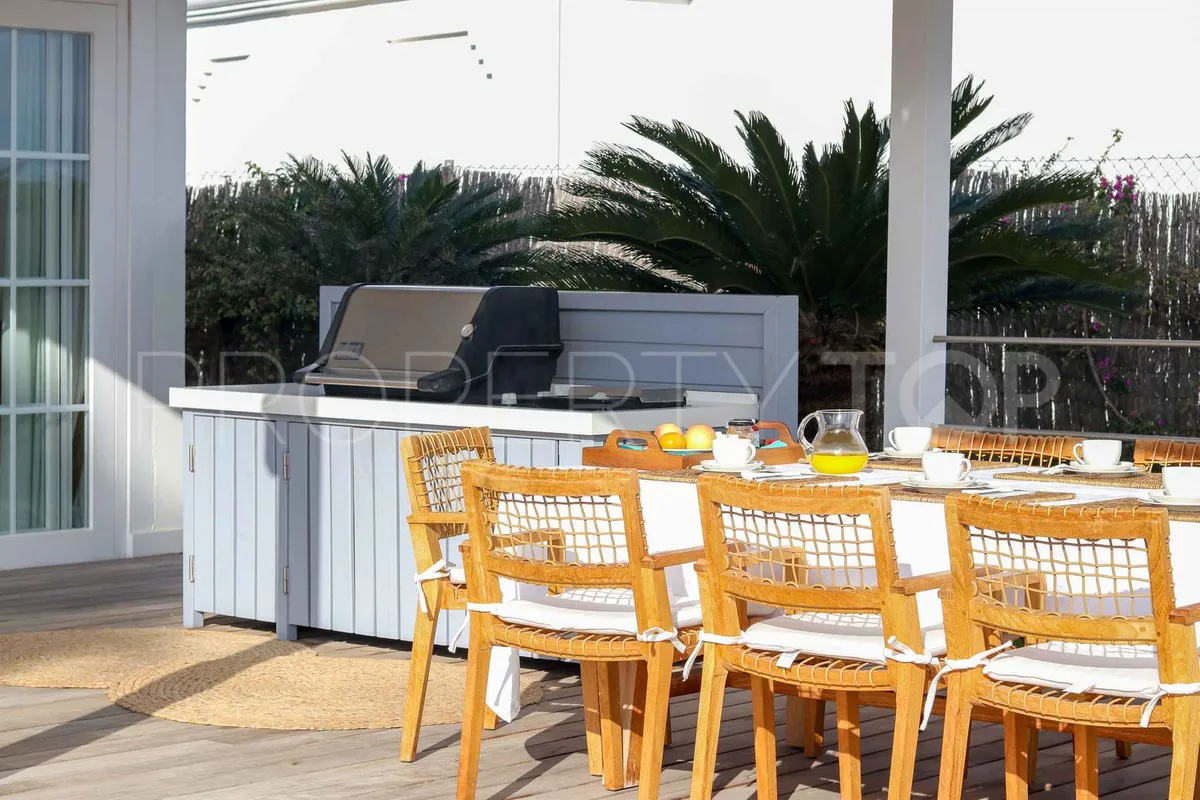 4 bedrooms villa for sale in Benahavis