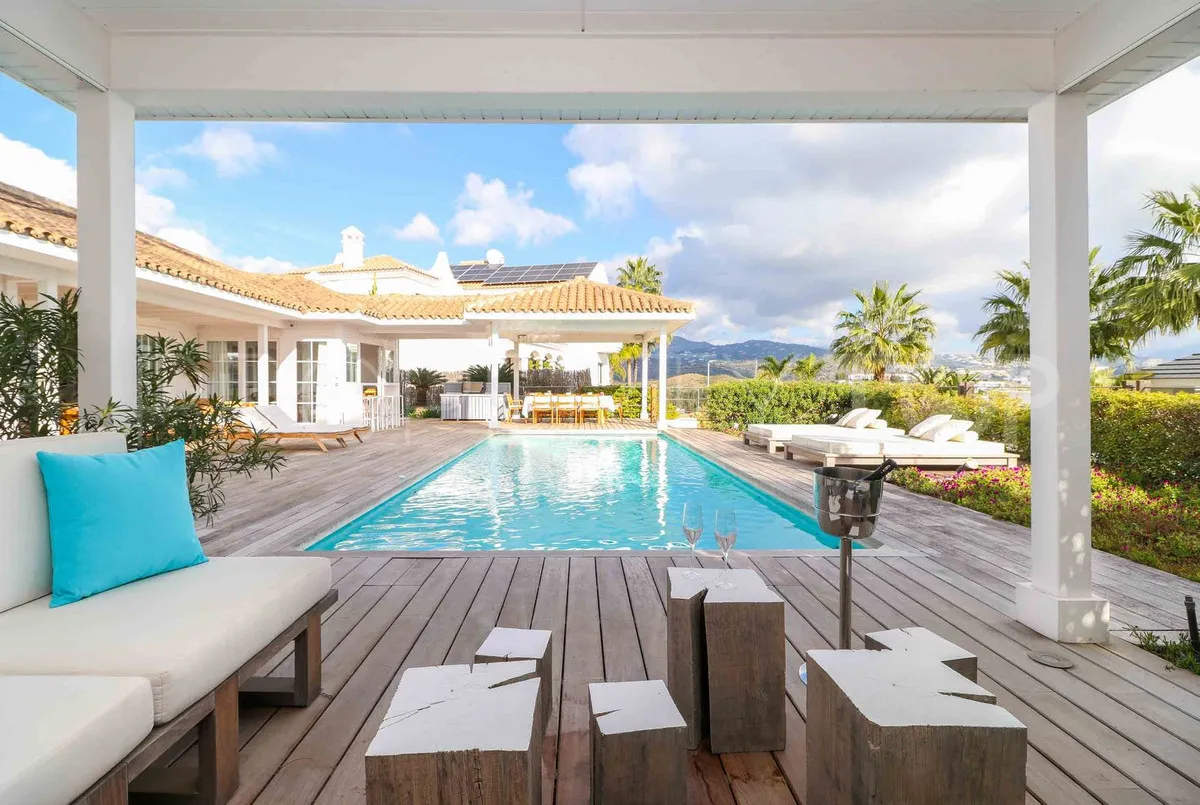 4 bedrooms villa for sale in Benahavis