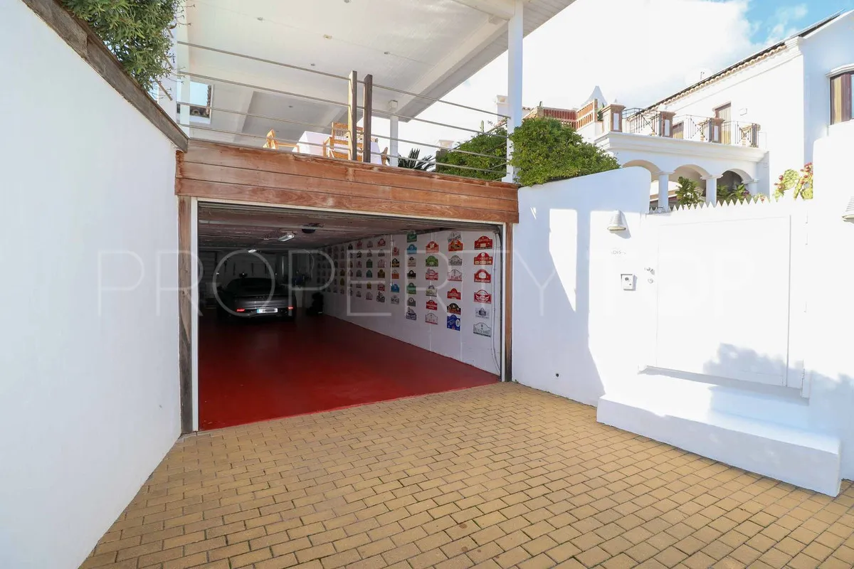 4 bedrooms villa for sale in Benahavis
