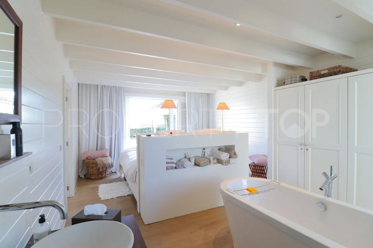 4 bedrooms villa for sale in Benahavis