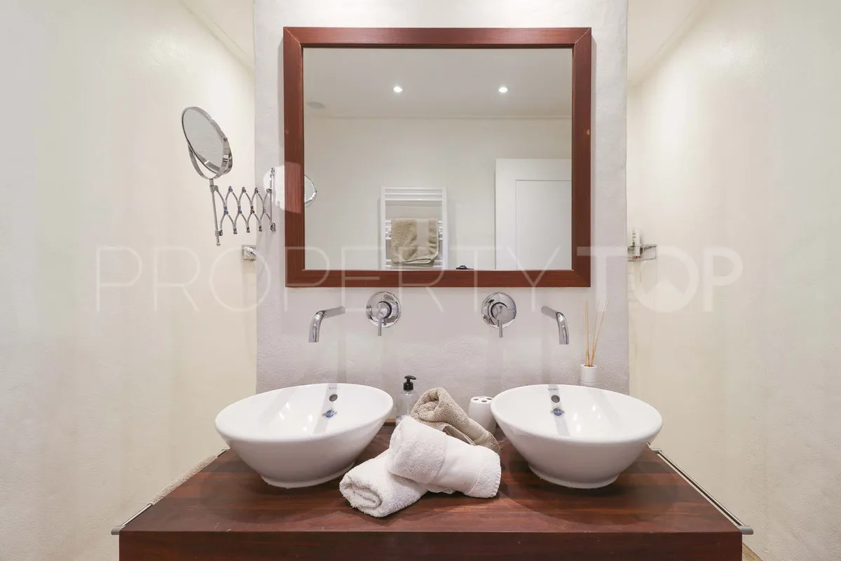 4 bedrooms villa for sale in Benahavis