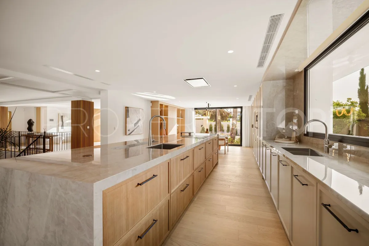 For sale 6 bedrooms villa in Aloha