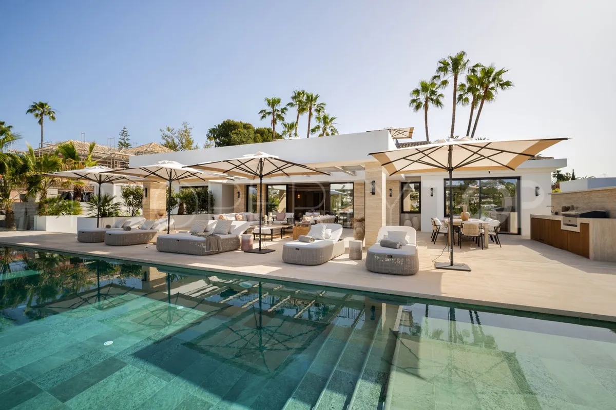 For sale 6 bedrooms villa in Aloha
