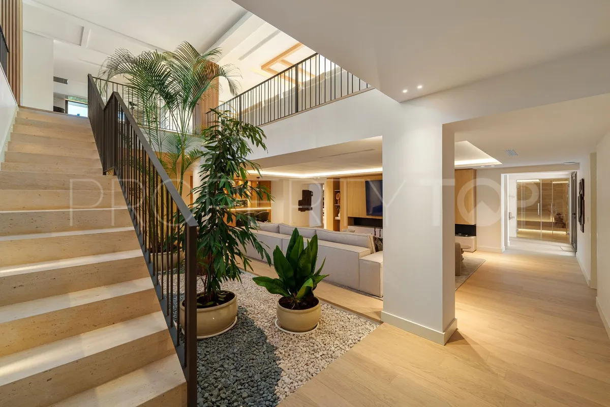 For sale 6 bedrooms villa in Aloha
