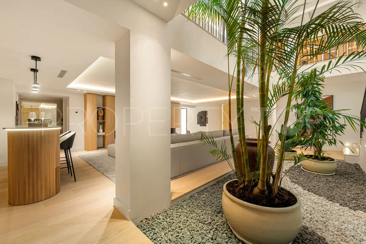 For sale 6 bedrooms villa in Aloha