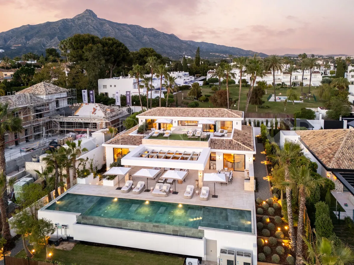 For sale 6 bedrooms villa in Aloha