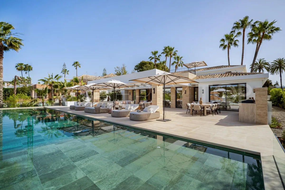 For sale 6 bedrooms villa in Aloha