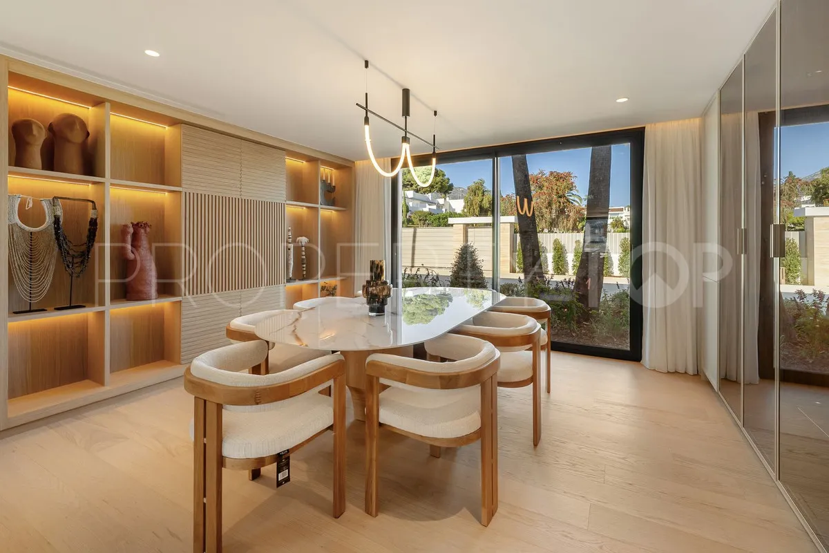For sale 6 bedrooms villa in Aloha