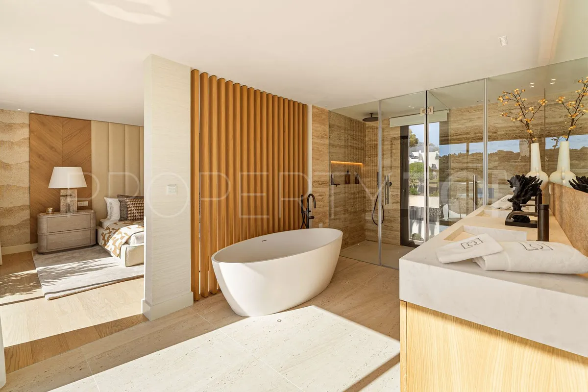 For sale 6 bedrooms villa in Aloha