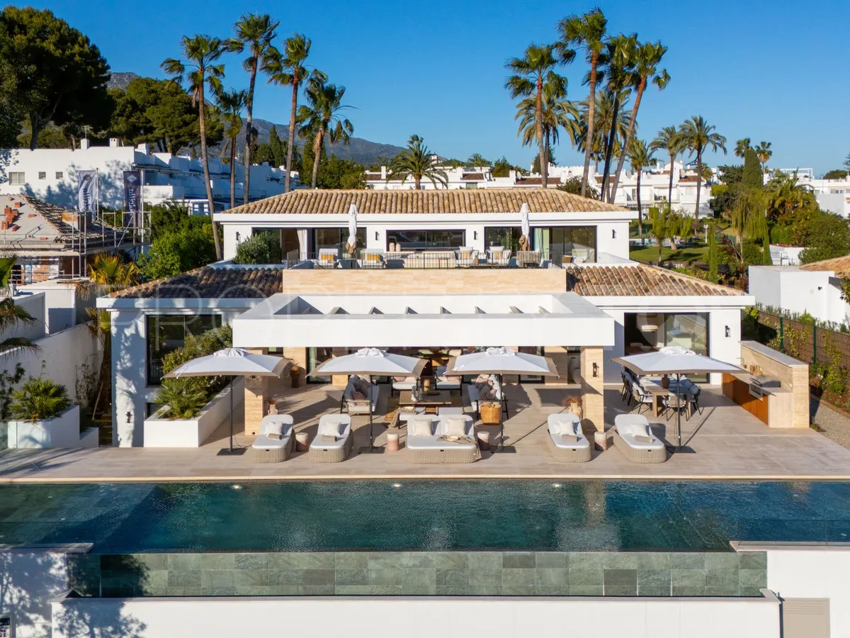 For sale 6 bedrooms villa in Aloha