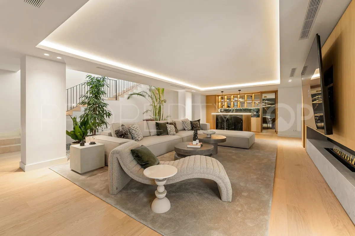 For sale 6 bedrooms villa in Aloha